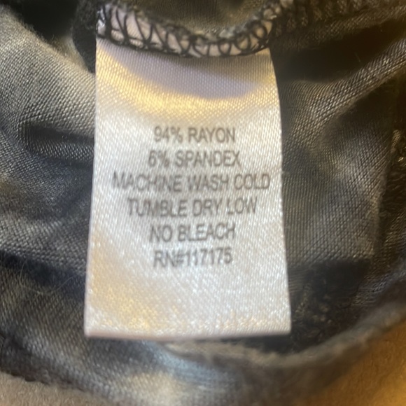 Ladies tie dye sleeveless blouse . Size med - Picture 7 of 8